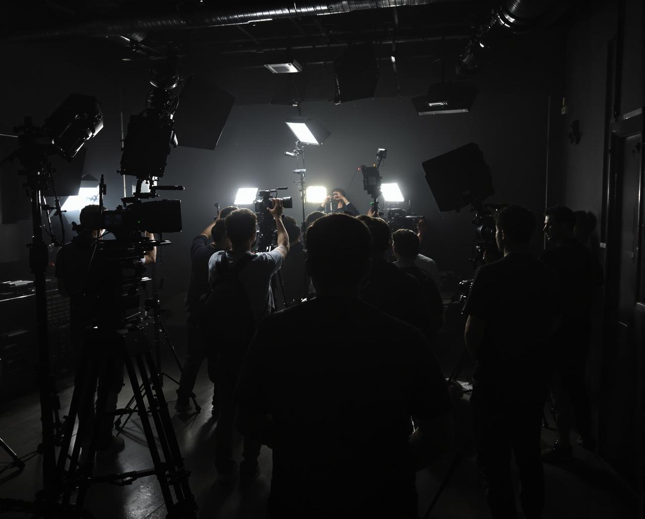 免费国产视频制作团队